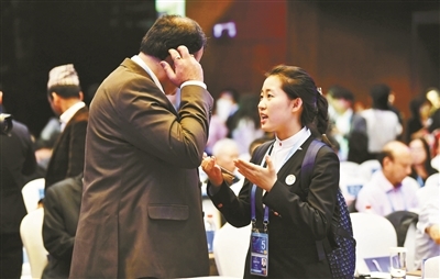 盛會大美亞細亞，崗位服務(wù)志愿情——記圖文設(shè)計制作中的奉獻之光